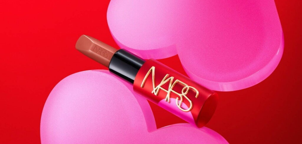 NARS「ハート柄」のバレンタインコスメ、“ピンク&チョコレートカラー”の4色アイパレやリップ