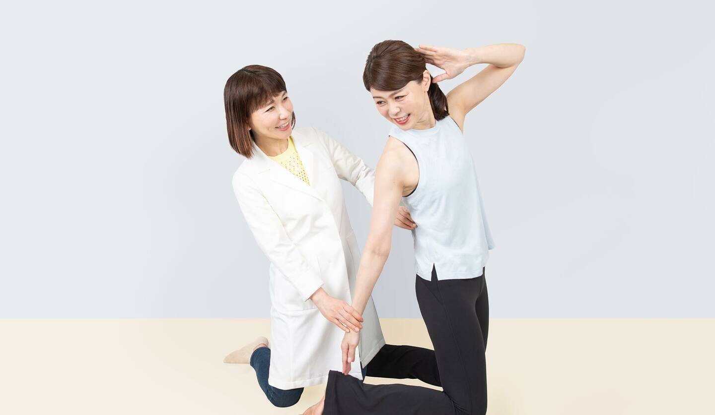 くびれ筋をゆるめて骨盤のズレを正す腹斜筋ストレッチ