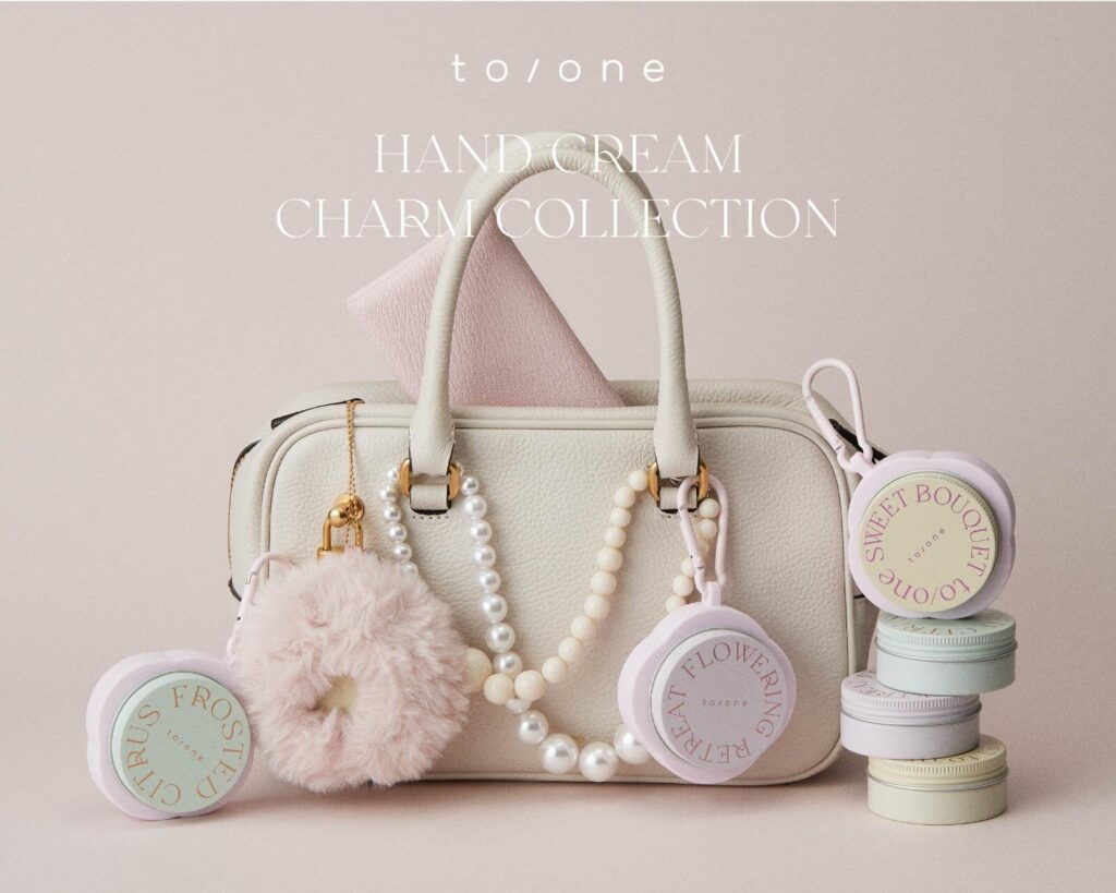 トーン“ころんと丸い”お守りハンドクリーム、ふわふわファーチャーム付き